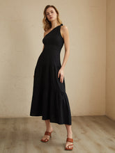 Asymmetrisches Midikleid mit Knoten an der Schulter
